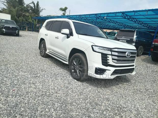 Toyota Land Cruiser 2015 White