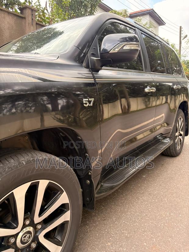 Toyota Land Cruiser 5.7 V8 VX-S 2019 Black