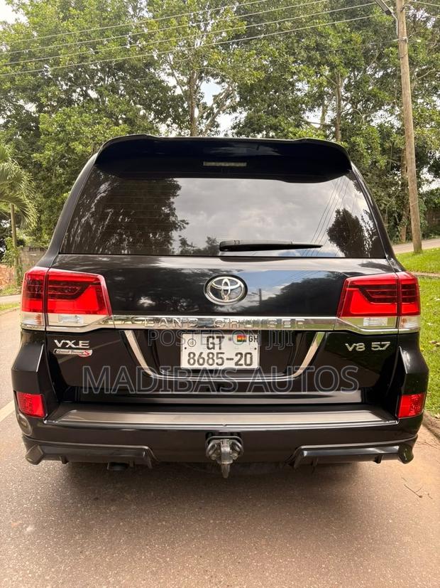 Toyota Land Cruiser 5.7 V8 VX-S 2019 Black