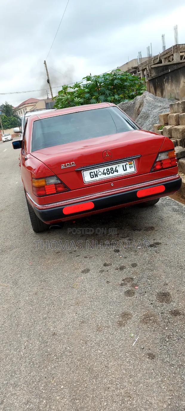 Mercedes-Benz E200 1993 Red