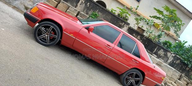 Mercedes-Benz E200 1993 Red