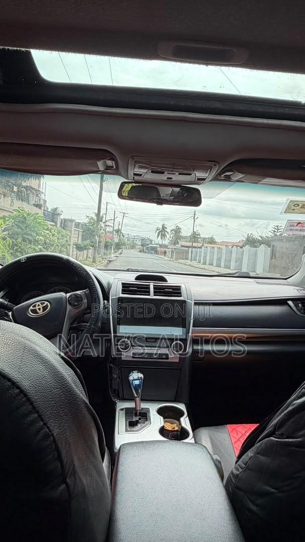 Toyota Camry SE V6 4dr Sedan (3.5L 6cyl 6A) 2013 White