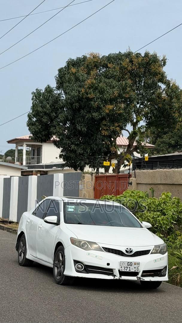 Toyota Camry SE V6 4dr Sedan (3.5L 6cyl 6A) 2013 White