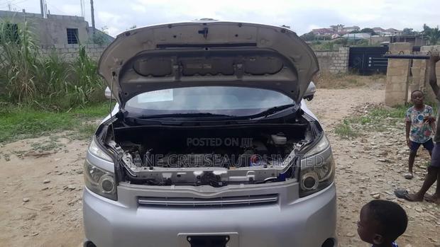 Toyota Voxy 2012 Silver