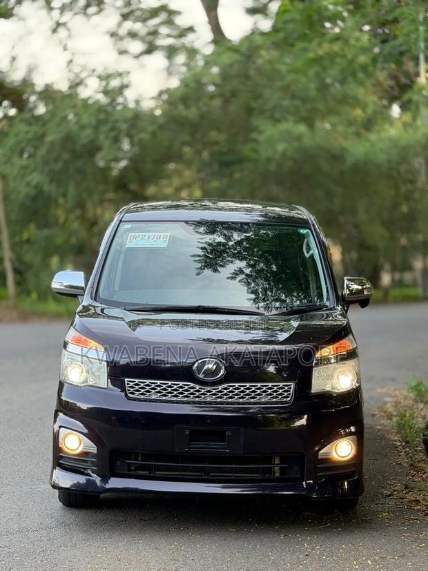 Toyota Voxy X 2WD 8-Seater 2014 Black