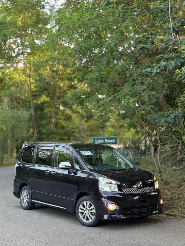 Toyota Voxy X 2WD 8-Seater 2014 Black