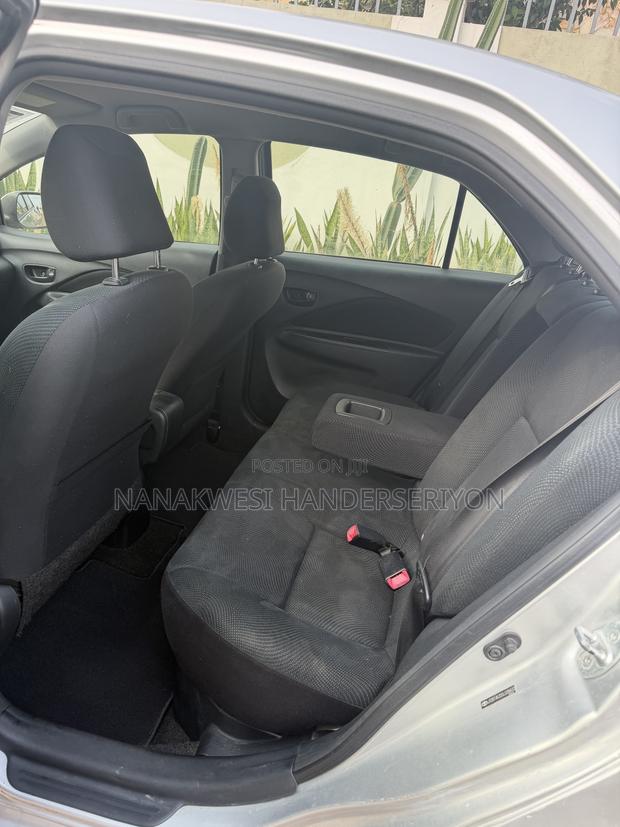 Toyota Yaris 2012 Silver