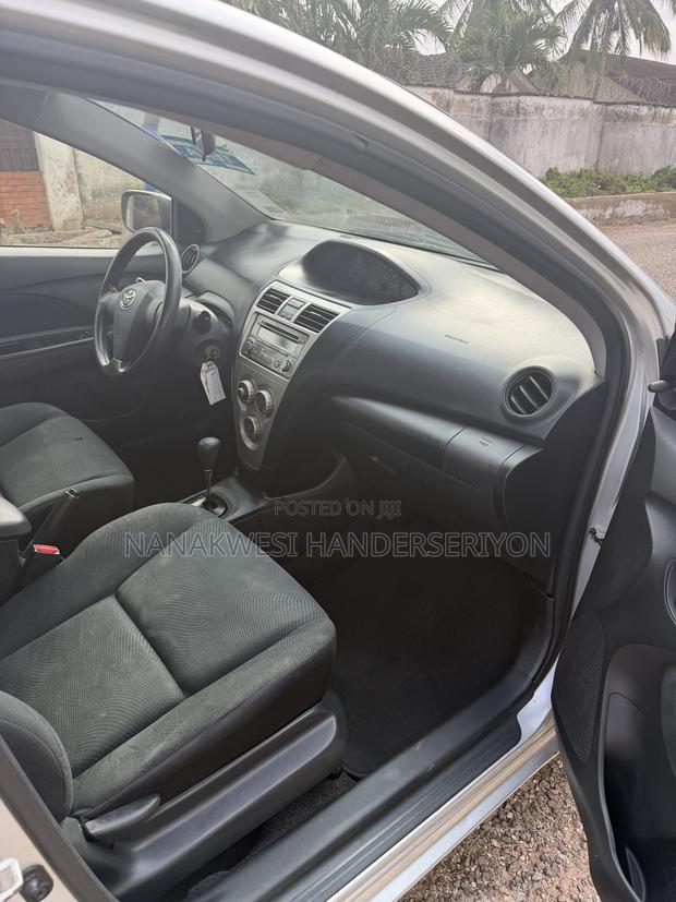 Toyota Yaris 2012 Silver