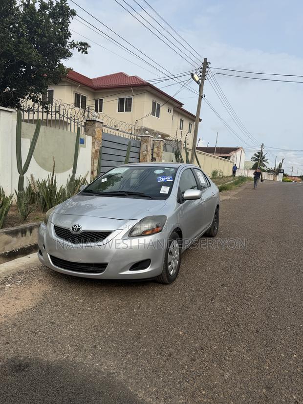 Toyota Yaris 2012 Silver
