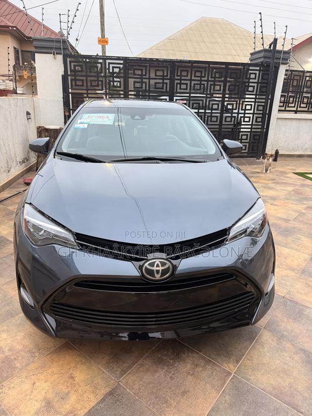 Toyota Corolla LE (1.8L 4cyl 2A) 2018 Gray