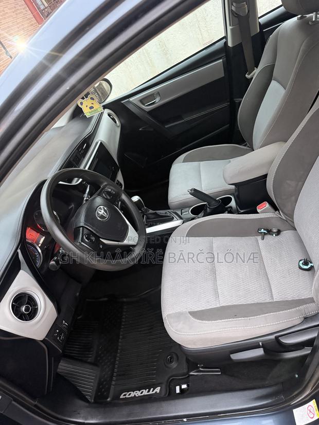 Toyota Corolla LE (1.8L 4cyl 2A) 2018 Gray