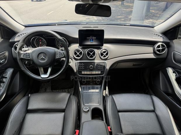 Mercedes-Benz GLA 250 2018 Gray