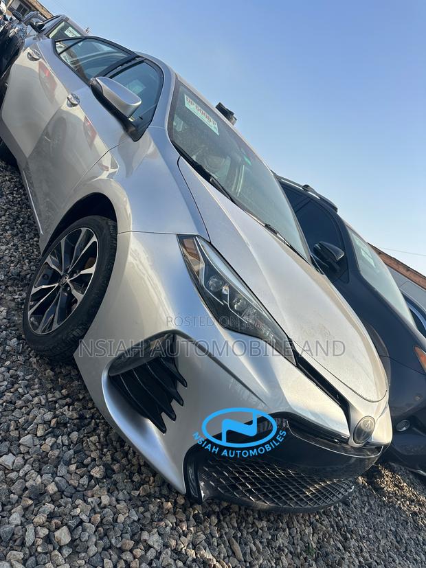 Toyota Corolla SE (1.8L 4cyl 2A) 2019 Silver