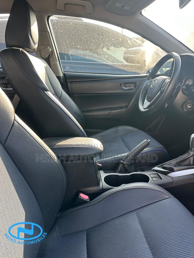 Toyota Corolla SE (1.8L 4cyl 2A) 2019 Silver