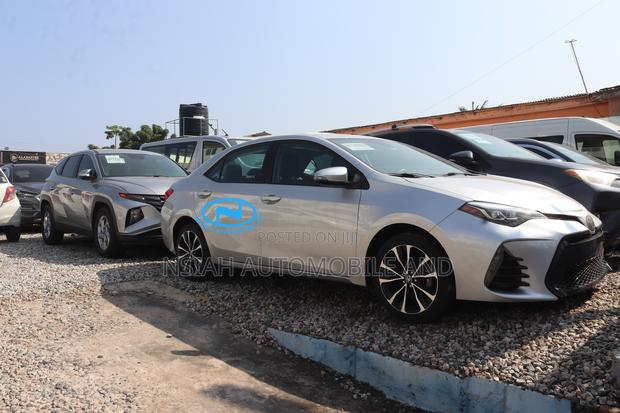 Toyota Corolla SE (1.8L 4cyl 2A) 2019 Silver