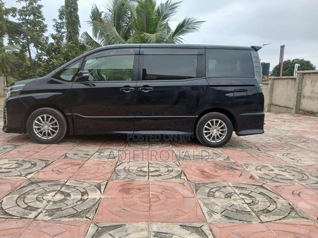 Toyota Voxy ZS Kirameki 4WD 7-Seater 2014 Black