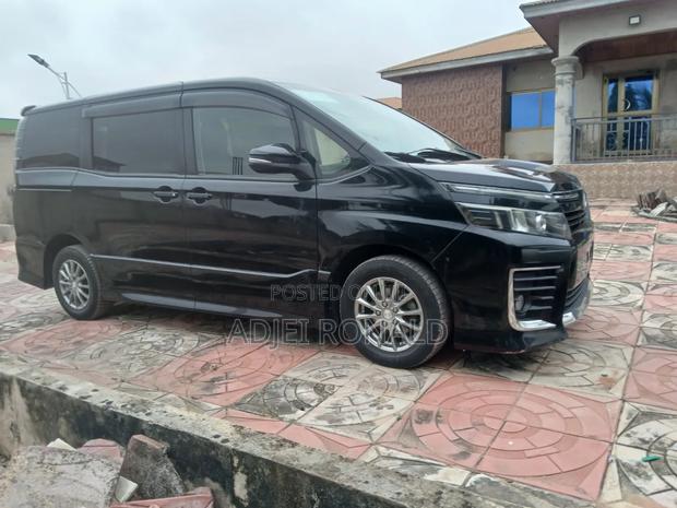 Toyota Voxy ZS Kirameki 4WD 7-Seater 2014 Black