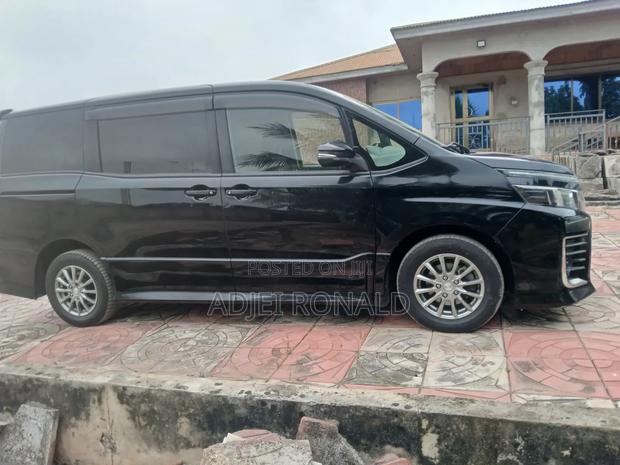 Toyota Voxy ZS Kirameki 4WD 7-Seater 2014 Black