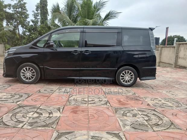 Toyota Voxy ZS Kirameki 4WD 7-Seater 2014 Black