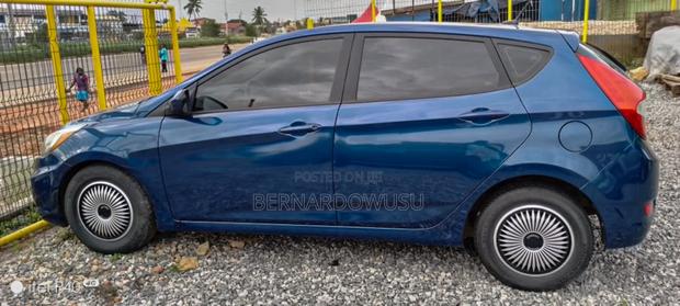 Hyundai Accent SE Hatchback 2017 Blue