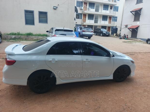 Toyota Corolla 2010 White