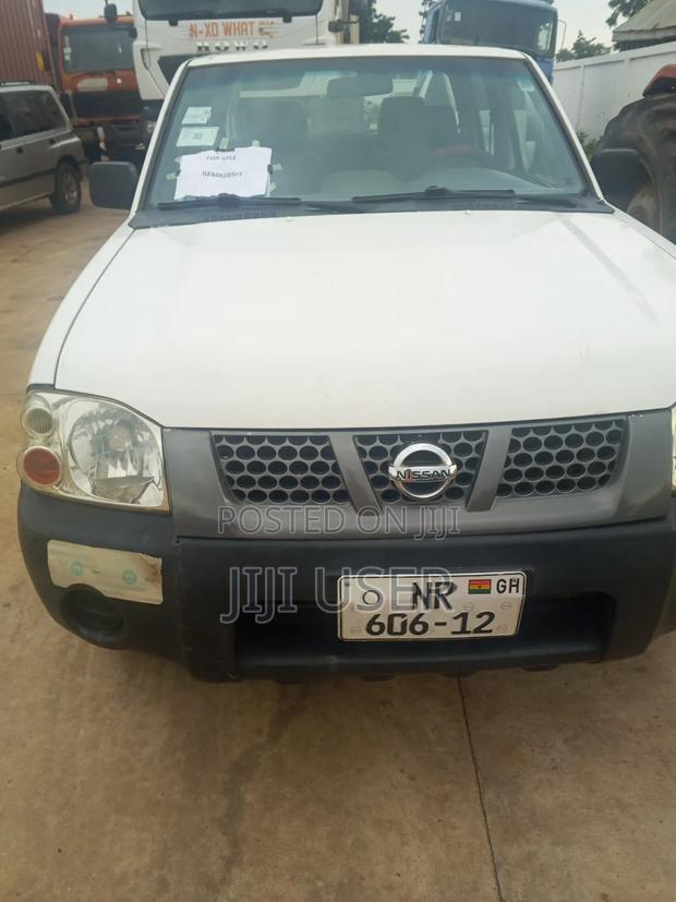 Nissan Hardbody 2012 White