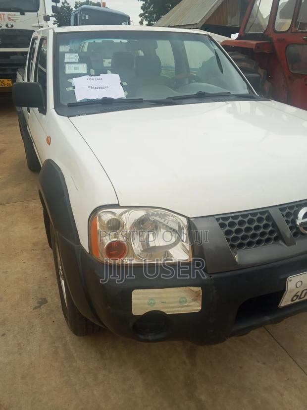 Nissan Hardbody 2012 White
