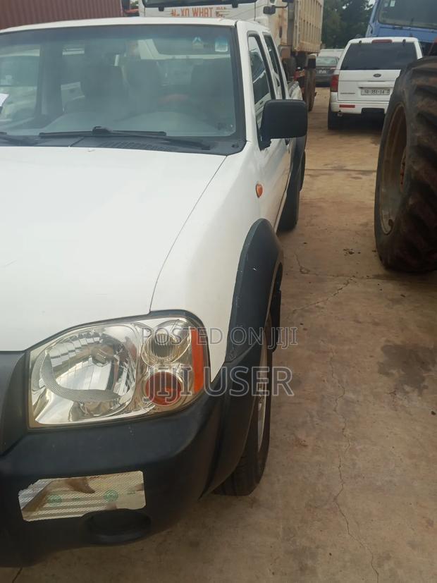 Nissan Hardbody 2012 White