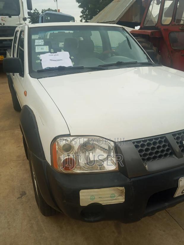 Nissan Hardbody 2012 White