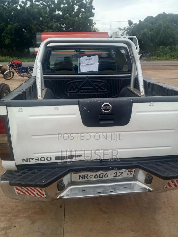 Nissan Hardbody 2012 White