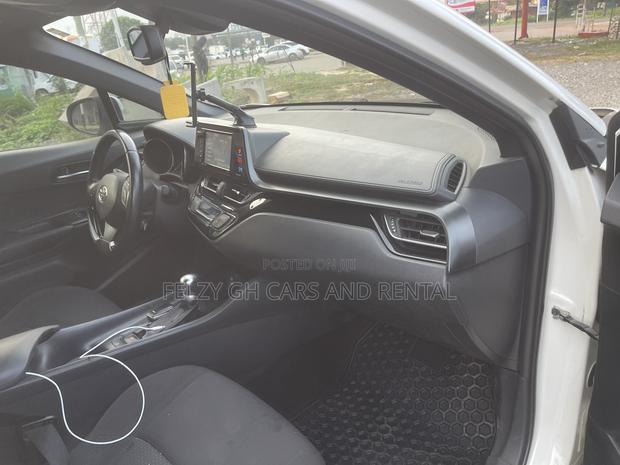 Toyota C-HR XLE FWD Sport Utility (2.0L 4cyl 2AM) 2018 White