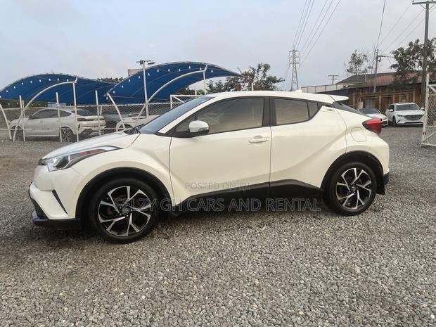 Toyota C-HR XLE FWD Sport Utility (2.0L 4cyl 2AM) 2018 White