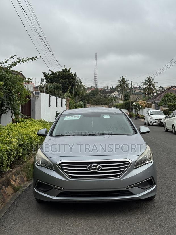 Hyundai Sonata Base Sedan FWD (2.4L 4cyl 6A) 2017 Gray