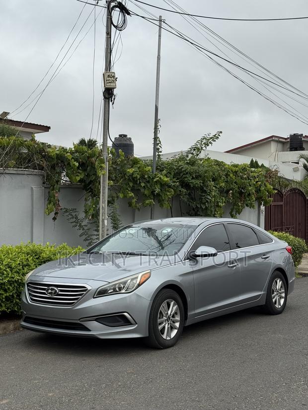 Hyundai Sonata Base Sedan FWD (2.4L 4cyl 6A) 2017 Gray
