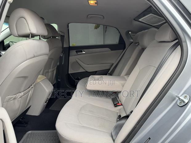 Hyundai Sonata Base Sedan FWD (2.4L 4cyl 6A) 2017 Gray
