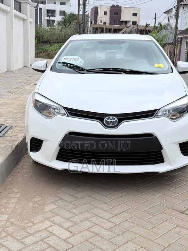 Toyota Corolla LE 4dr Sedan (1.8L 4cyl CVT) 2016 White