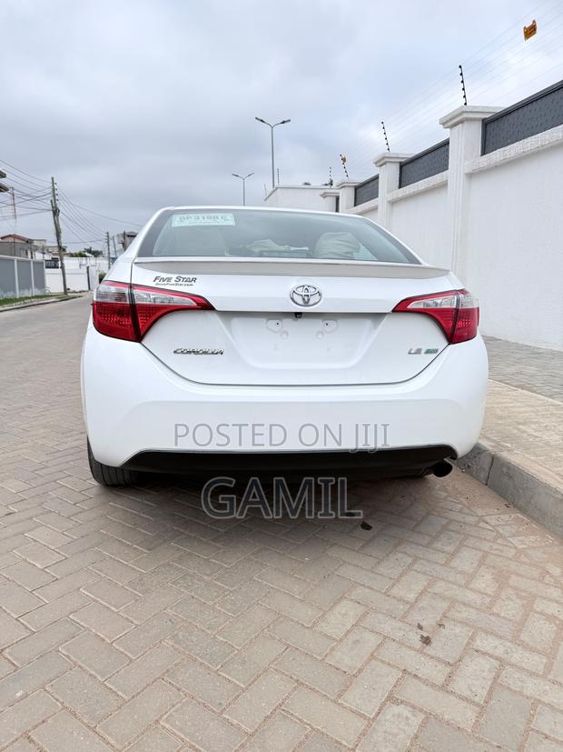 Toyota Corolla LE 4dr Sedan (1.8L 4cyl CVT) 2016 White
