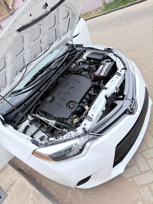 Toyota Corolla LE 4dr Sedan (1.8L 4cyl CVT) 2016 White