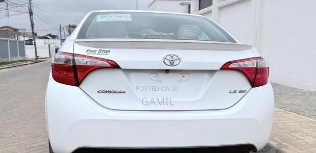 Toyota Corolla LE 4dr Sedan (1.8L 4cyl CVT) 2016 White
