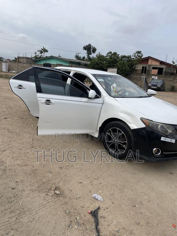 Toyota Camry SE 4dr Sedan (2.5L 4cyl 6A) 2015 White