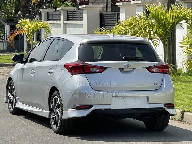Toyota Corolla SE 4dr Sedan (1.8L 4cyl CVT) 2017 Silver