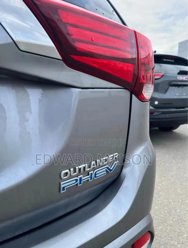 Mitsubishi Outlander PHEV 2019 Silver