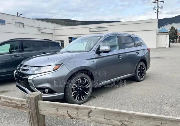 Mitsubishi Outlander PHEV 2019 Silver