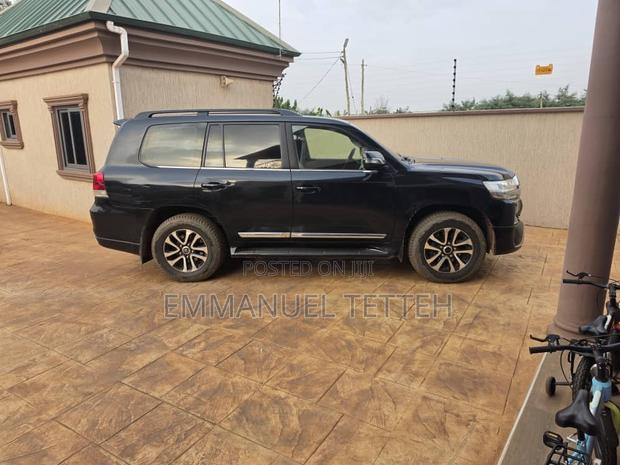 Toyota Land Cruiser 5.7 V8 VXR 2017 Black