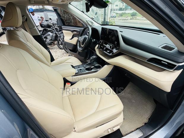 Toyota Highlander Limited AWD 2023 Blue