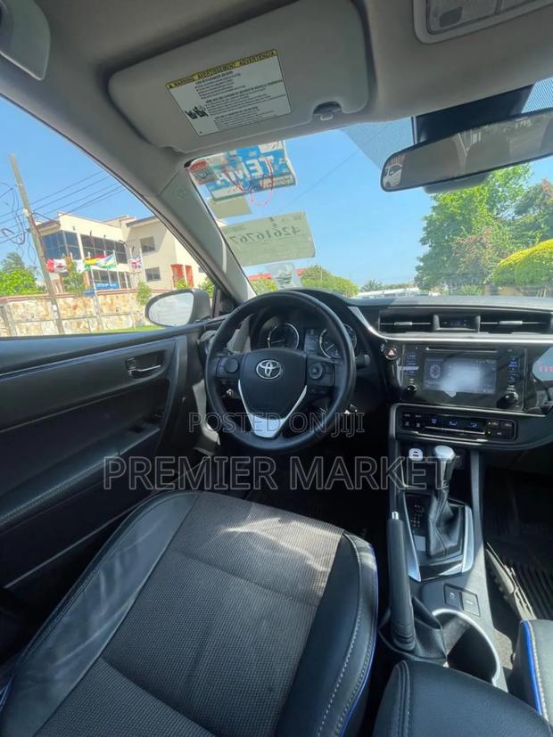Toyota Corolla SE (1.8L 4cyl 2A) 2018 Black