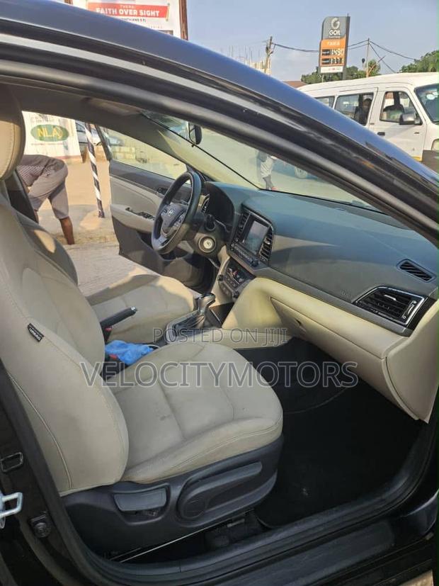 Hyundai Elantra SE Sedan FWD (2.0L 4cyl 6M) 2017 Black