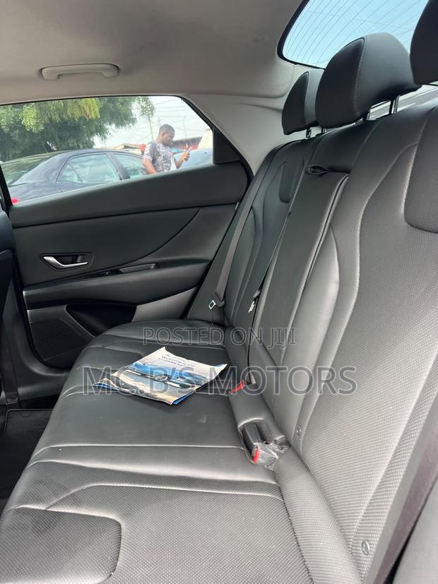 Hyundai Elantra 2025 Black