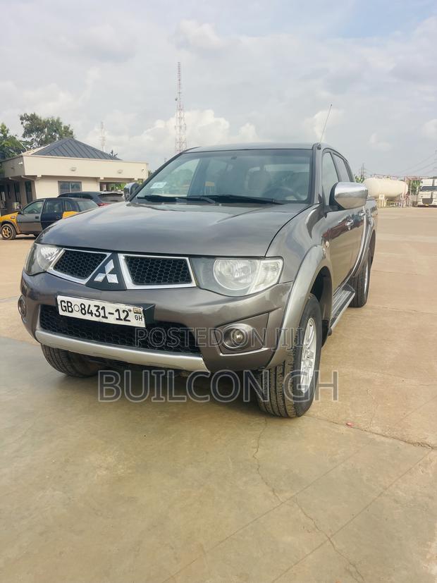 Mitsubishi L200 Double Cab 2.5 180hp 4WD 2012 Gray