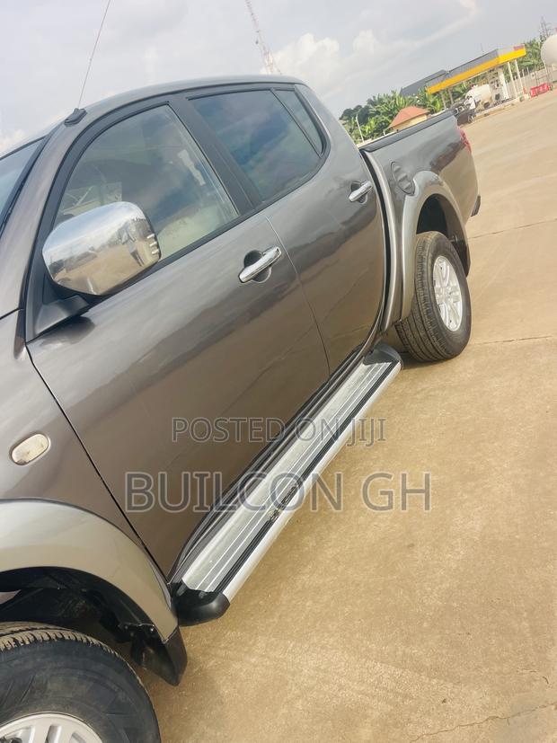 Mitsubishi L200 Double Cab 2.5 180hp 4WD 2012 Gray
